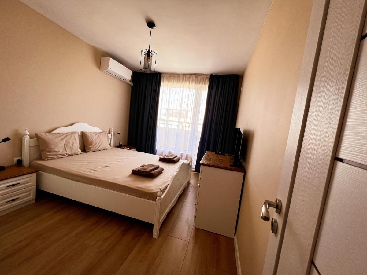 Emerald Suite With Private Parking Varna Esterno foto